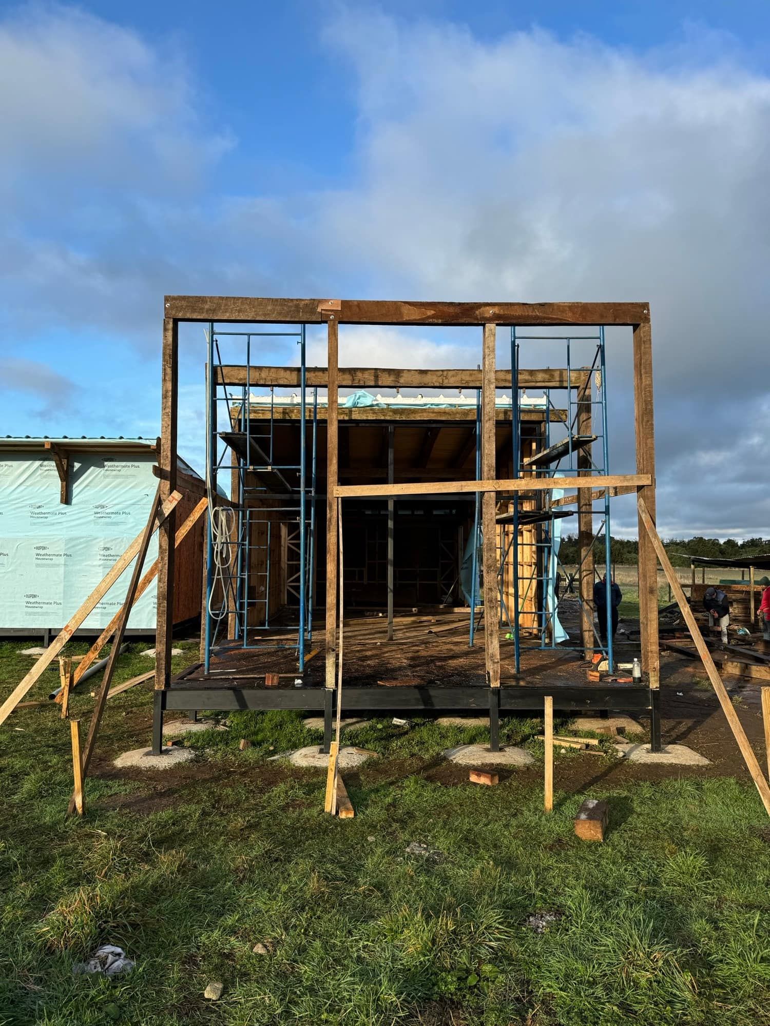 Estructura de acero y madera en armado