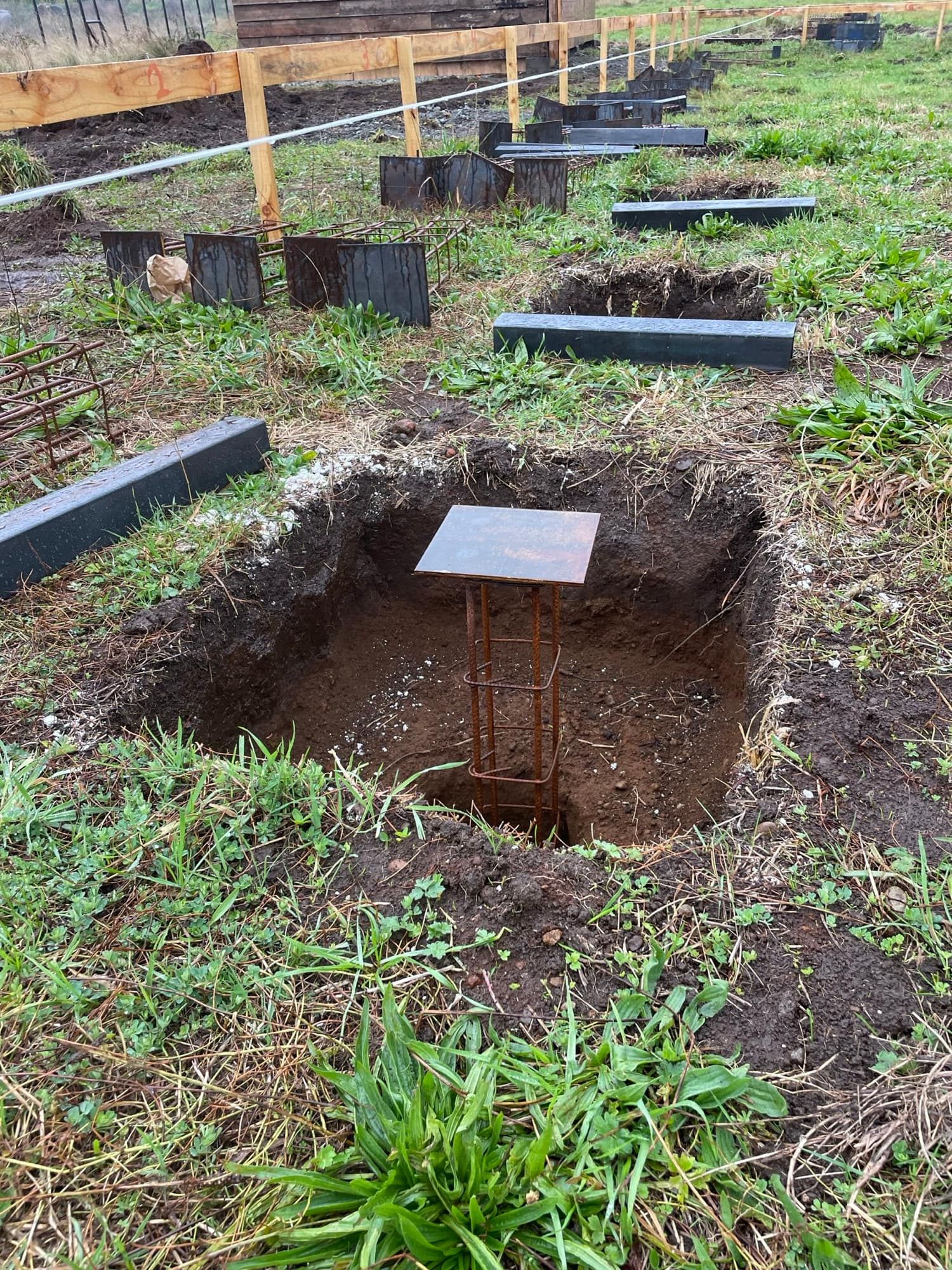 Excavación de fundaciones en la pradera
