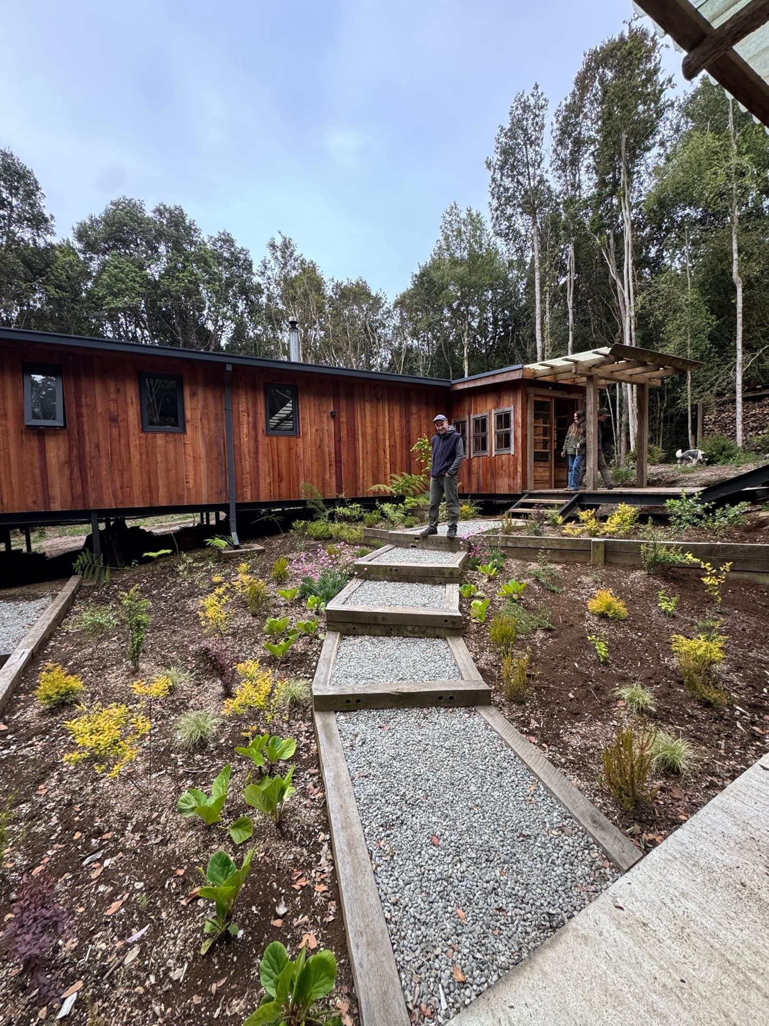 Sendero del jardín hacia la casa