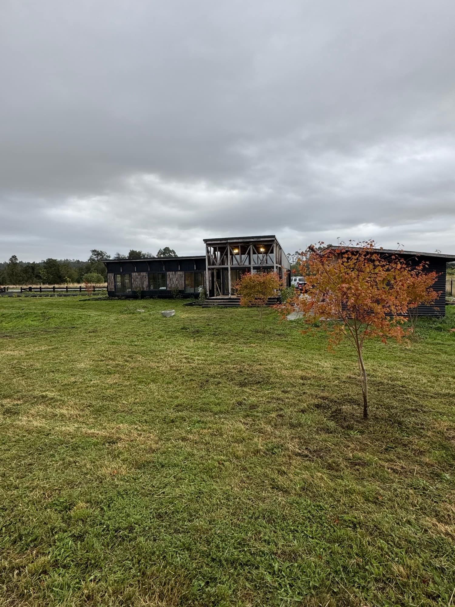 La casa vista desde la pradera