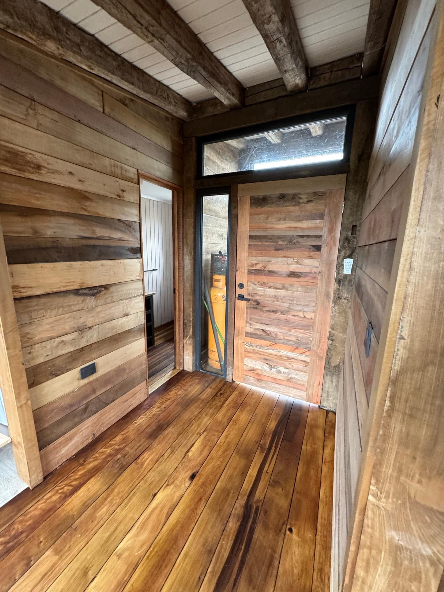Puerta de madera recuperada
