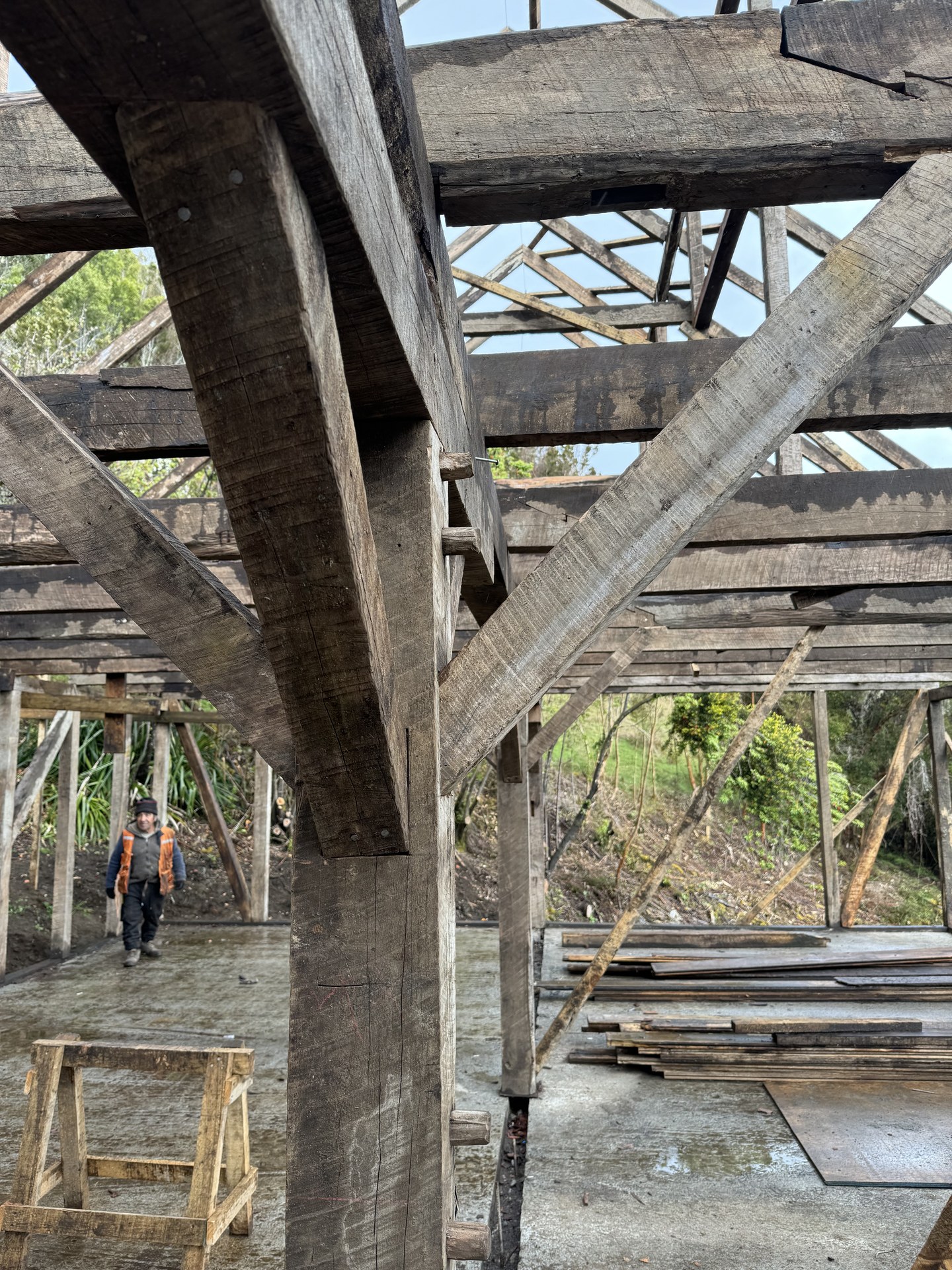Avance de estructura interior — sistemas de aislación y revestimientos